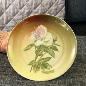 Caroline and Lucy Hutschenreuether Gelb berry bowl